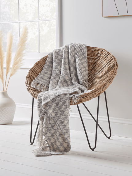 Grey & Cream Houndstooth Throw