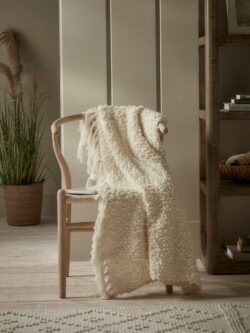Etienne Boucle Throw