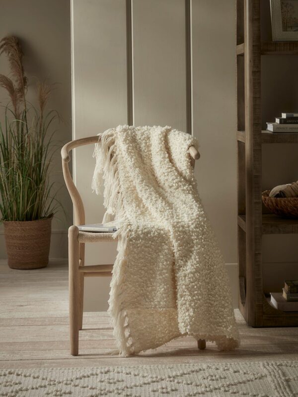 Etienne Boucle Throw