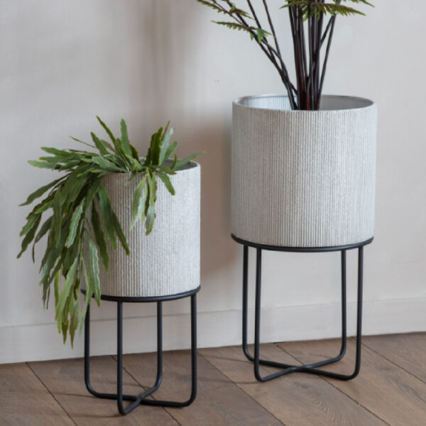 Etobicoke Metal Set Of 2 Planter In White